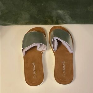 Soda Women's Size 7 1/2 Silver Slide Sandals